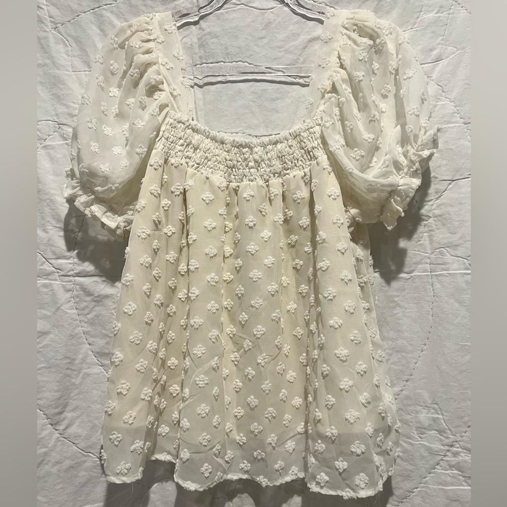 She + Sky Ivory Embroidered Blouse with Puff Sleeves Size Small